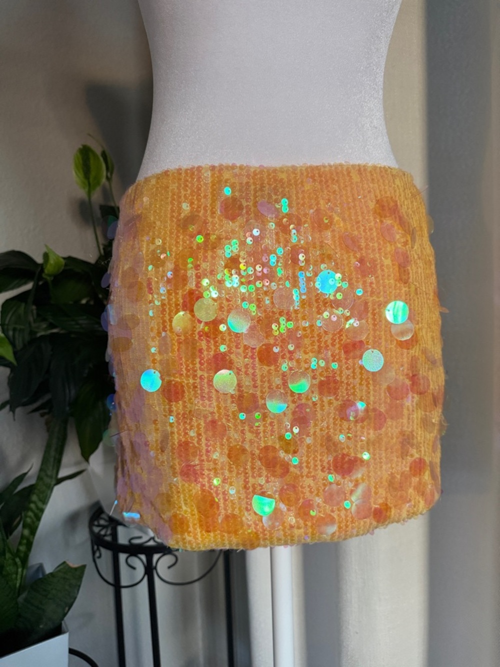 Edikted Yellow sequin mini skirt with Satin lining - Picture 9 of 10
